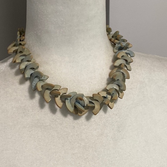 Seashell Cream Howlite Chevron Arrow Bohemian Edgy Minimalist Choker Necklace - Picture 5 of 16